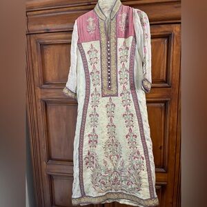 Pakistani women embroidered Salwar Kameez